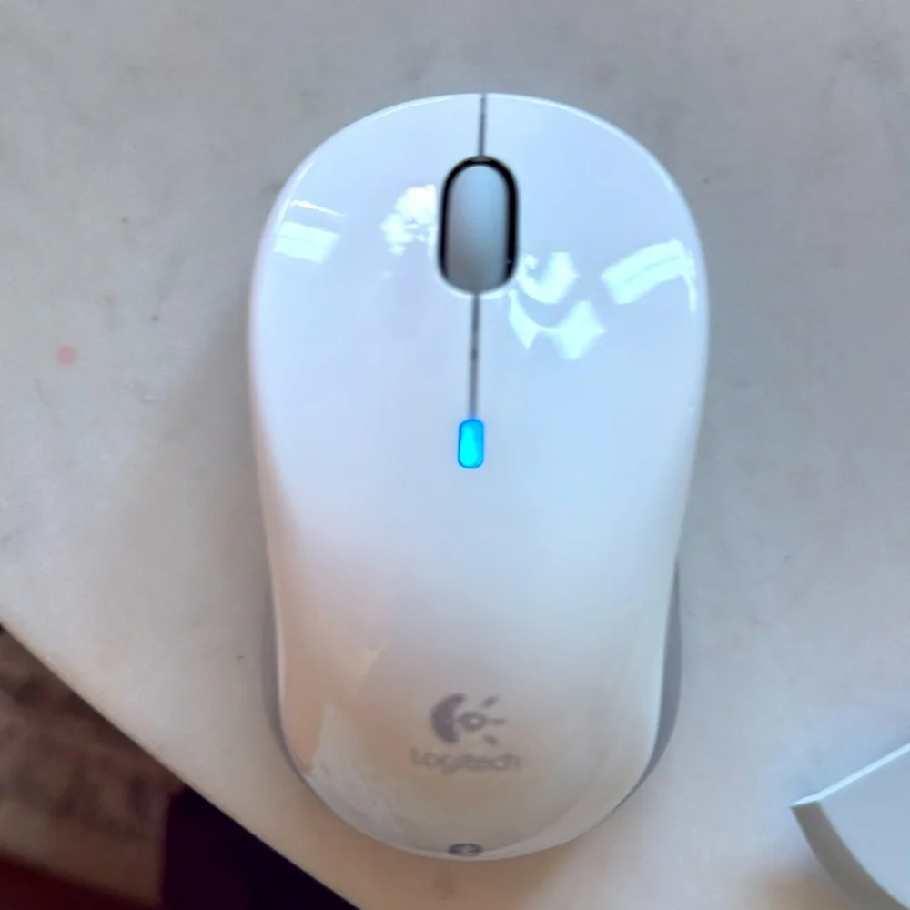 Logitech V470 Wireless Bluetooth Cordless Laser Notebook Mouse- Great Condition